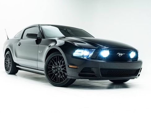 Used 2013 Ford Mustang GT RWD image 5