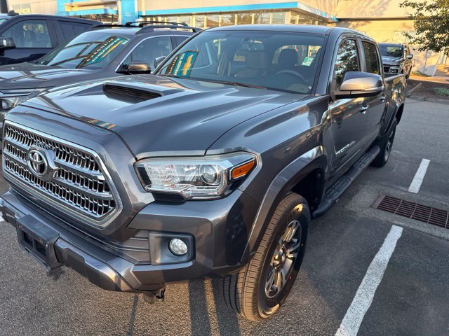 Used 2017 Toyota Tacoma TRD Sport w/ Exterior Package AWD/4WD image 2