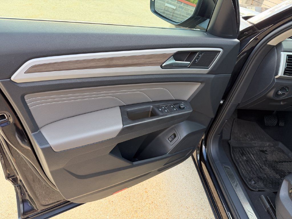 Certified 2023 Volkswagen Atlas SEL AWD/4WD image 9