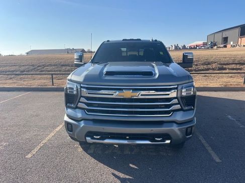 Used 2024 Chevrolet Silverado 2500 High Country w/ Technology Package image 2