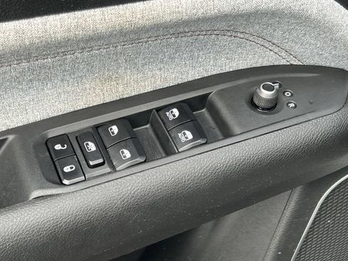 Used 2023 Jeep Compass Latitude w/ Sun and Sound Group AWD/4WD image 17
