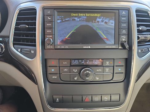 Used 2011 Jeep Grand Cherokee Laredo image 18