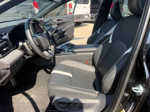 Used 2025 Toyota Camry SE FWD image 18