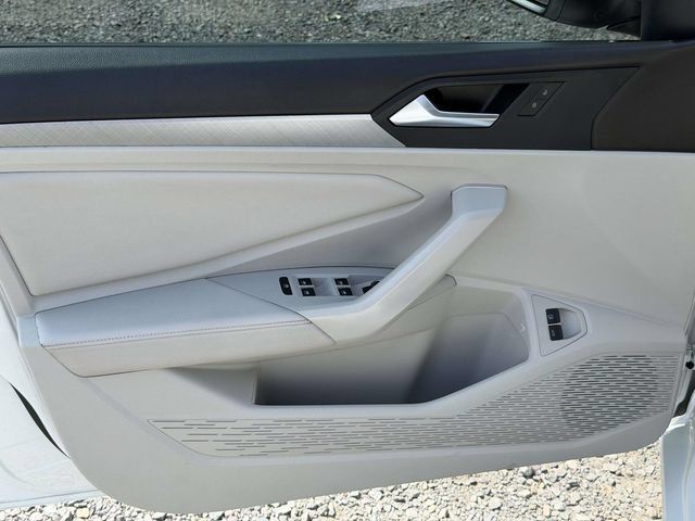 Used 2024 Volkswagen Jetta SE w/ Panoramic Sunroof Package FWD image 15