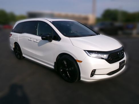 Used 2023 Honda Odyssey Sport image 1