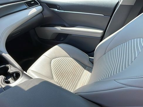 Used 2024 Toyota Camry SE image 14