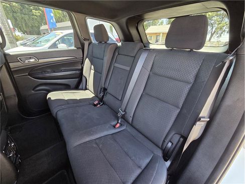 Used 2019 Jeep Grand Cherokee Laredo RWD image 10