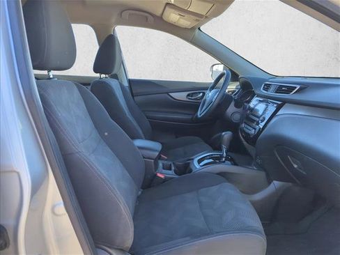 Used 2016 Nissan Rogue SV image 12