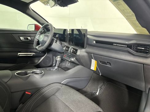 Used 2025 Ford Mustang Coupe RWD image 27