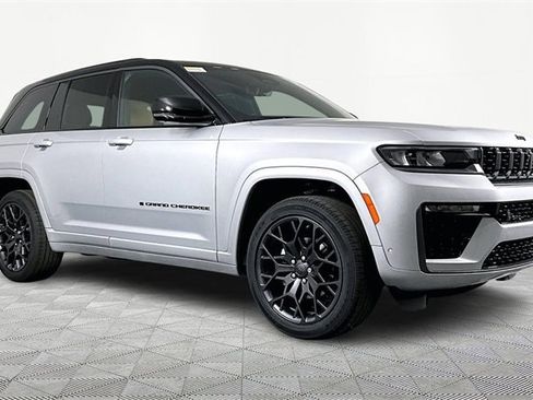 New 2026 Jeep Grand Cherokee Summit image 3