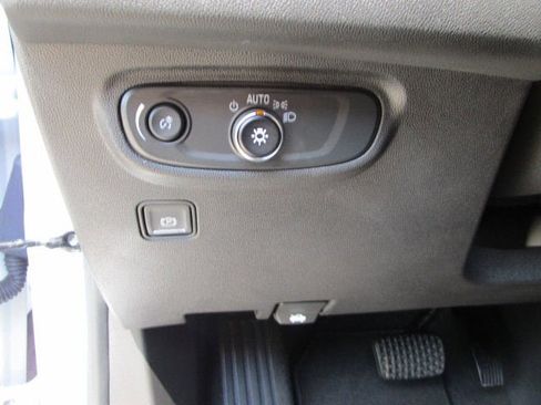 Used 2023 GMC Terrain SLE w/ Driver Convenience Package image 14