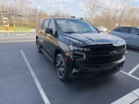 Used 2024 Chevrolet Suburban RST w/ Luxury Package image 2
