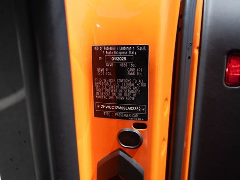 Used 2025 Lamborghini Revuelto AWD/4WD image 34