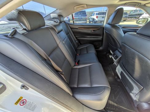 Used 2016 Lexus ES 300h image 32