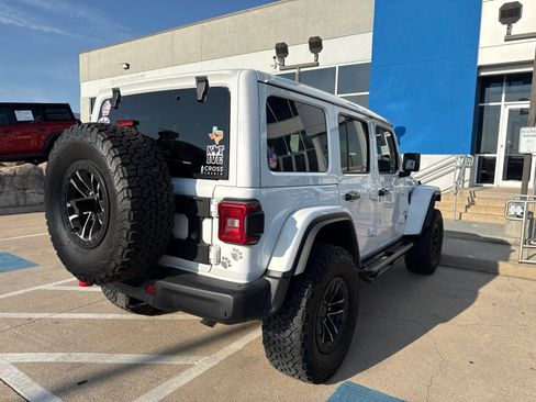 Used 2025 Jeep Wrangler Unlimited Rubicon AWD/4WD image 6