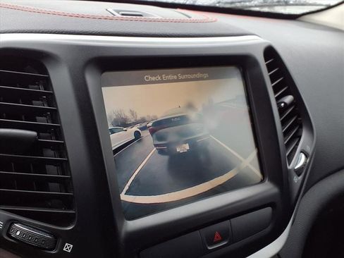 Used 2015 Jeep Cherokee Trailhawk w/ Comfort/Convenience Group image 11