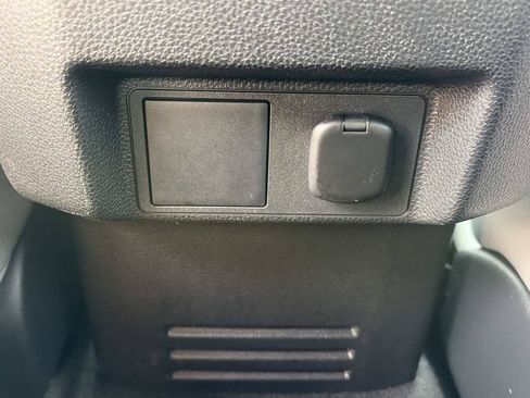 Used 2024 Toyota Tacoma SR5 w/ SR5 Upgrade Package AWD/4WD image 18