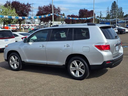 Used 2012 Toyota Highlander Limited w/ Tow Pkg image 32