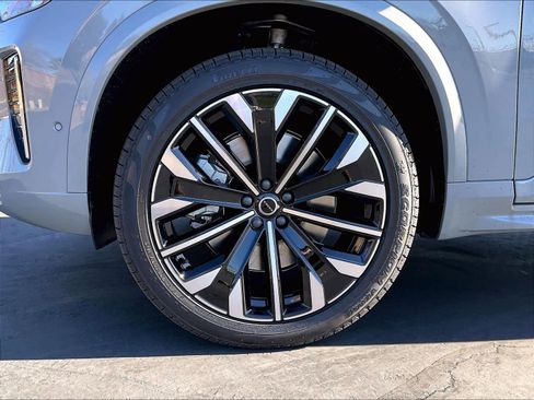 New 2026 Volvo XC90 T8 Ultra w/ Protection Package Premier image 14