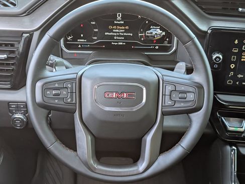 Used 2023 GMC Sierra 1500 AT4 w/ AT4 Premium Package AWD/4WD image 11
