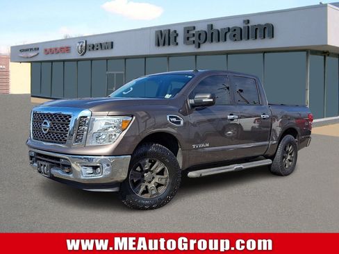 Used 2017 Nissan Titan SV image 1
