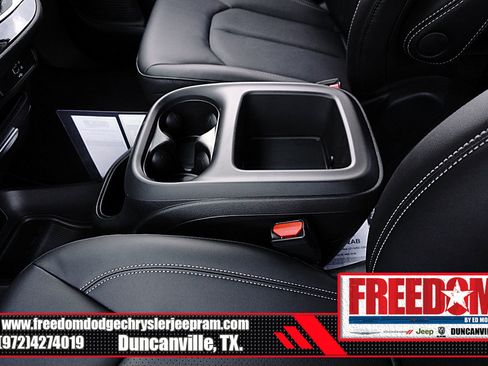 New 2026 Chrysler Pacifica Select image 35