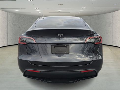 Used 2025 Tesla Model Y Long Range image 4