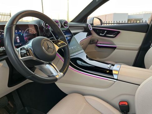 Used 2025 Mercedes-Benz GLC 300 4MATIC image 19