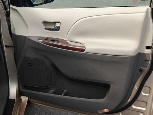 Used 2011 Toyota Sienna XLE w/ XLE Navigation Pkg FWD image 29