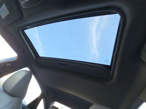 Used 2021 Toyota Avalon Limited image 35