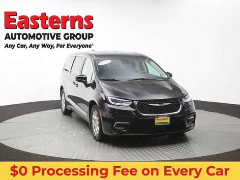 Used 2023 Chrysler Pacifica Touring-L FWD image 51