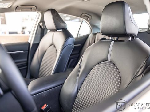 Used 2020 Toyota Camry SE FWD image 17