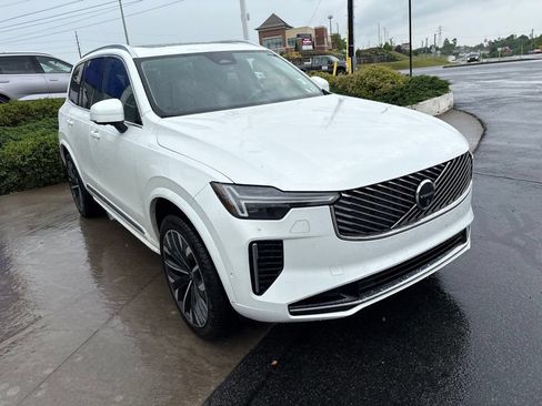 Used 2025 Volvo XC90 T8 Plus w/ Protection Package Premier AWD/4WD image 4