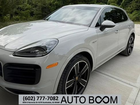 Used 2022 Porsche Cayenne E-Hybrid image 1