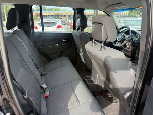 Used 2011 Jeep Liberty Sport RWD image 9