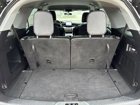 Used 2020 Ford Explorer XLT w/ Equipment Group 202A image 9