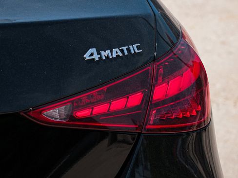 Used 2025 Mercedes-Benz C 300 4MATIC Sedan image 5