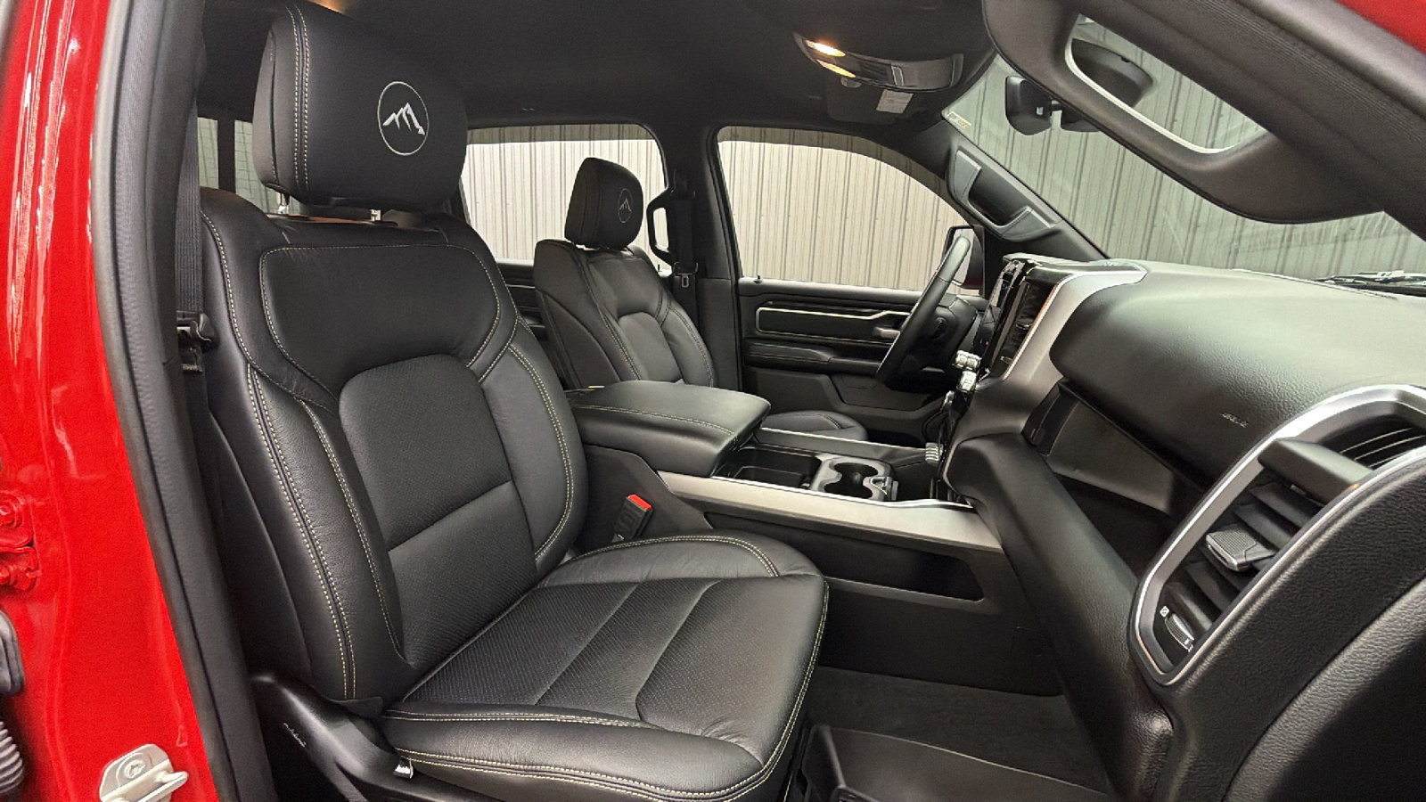 Used 2024 RAM 1500 4x4 Crew Cab image 41