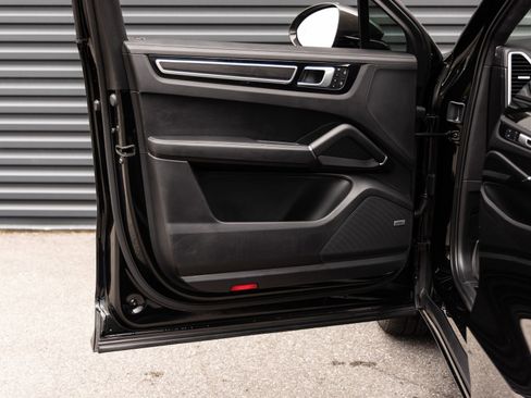 Certified 2022 Porsche Cayenne GTS AWD/4WD image 21