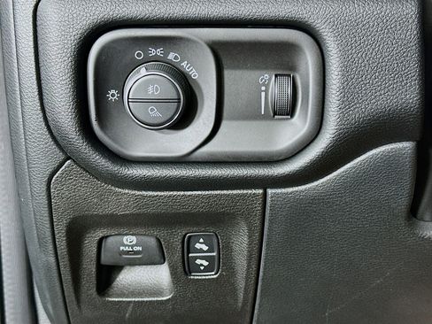 Used 2022 RAM 1500 Big Horn AWD/4WD image 17