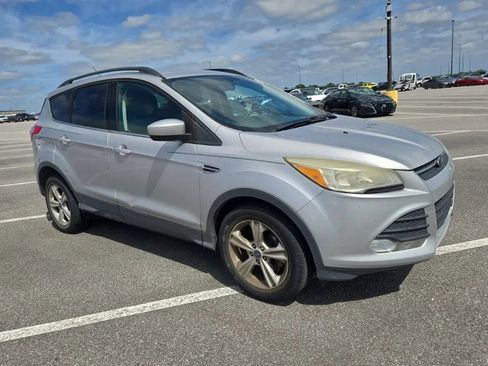 Used 2014 Ford Escape SE w/ Equipment Group 201A image 4