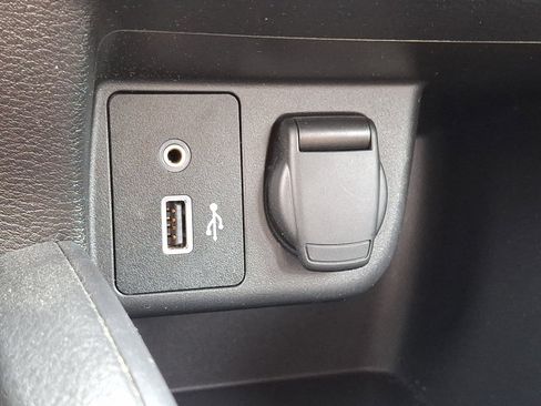 Used 2022 Nissan Versa SV w/ Trunk Package FWD image 23