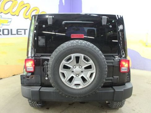 Used 2016 Jeep Wrangler Unlimited Rubicon w/ Dual Top Group AWD/4WD image 7