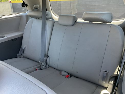 Used 2017 Toyota Sienna XLE w/ XLE Navigation Package FWD image 26