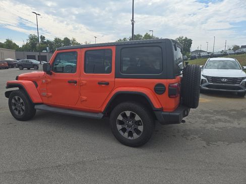 Used 2019 Jeep Wrangler Unlimited Sahara AWD/4WD image 5