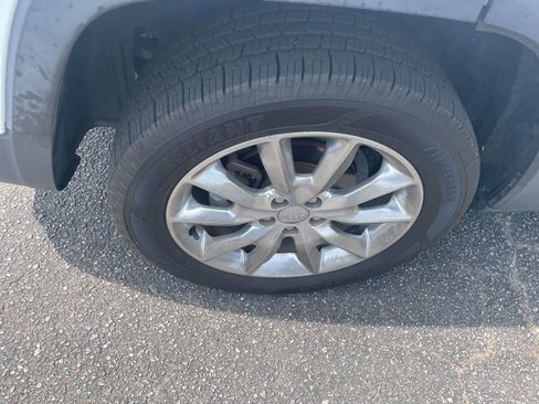 Used 2015 Jeep Cherokee Limited w/ Luxury Group FWD image 15