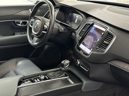 Used 2020 Volvo XC90 T6 Momentum w/ Protection Package Premier image 10