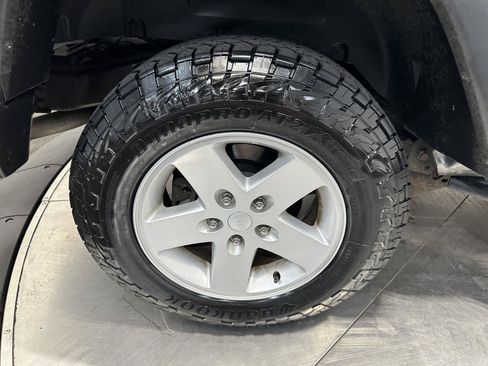 Used 2015 Jeep Wrangler Sport w/ Quick Order Package 24S AWD/4WD image 11