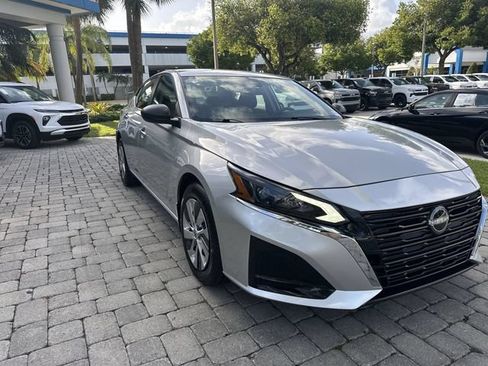 Used 2025 Nissan Altima 2.5 S FWD image 17