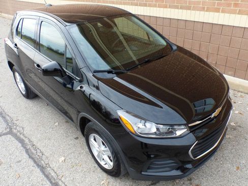 Used 2019 Chevrolet Trax LS image 30